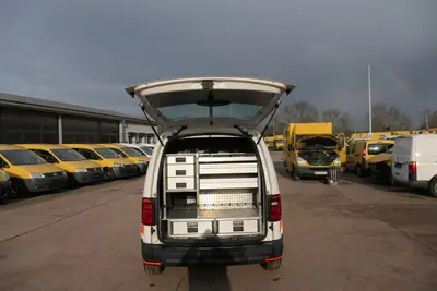 Volkswagen Caddy 2.0 TDI 4Motion Klima Werkstatteinbauten Caddy 2.0 TDI 4Motion Klima Werkstatteinbauten